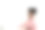 储蓄和银行理财的概念。小女孩往储蓄罐里存钱。非洲裔美国小女孩把一枚硬币放进存钱罐里。儿童投资未来概念图片下载