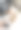 女孩在家里玩电子游戏图片下载