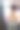 熟练的年轻女学生创作艺术品，在美术课上在调色板上混合颜料。图片下载