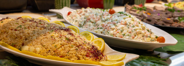 自助餐上的沙拉图片下载