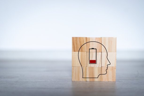 电池没电，倦怠综合症，压力和疲惫，工作与生活的平衡，低能量图片下载