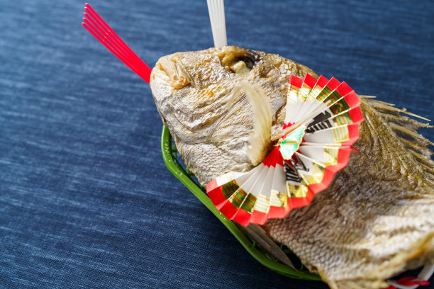 全烤鲷鱼加盐图片下载