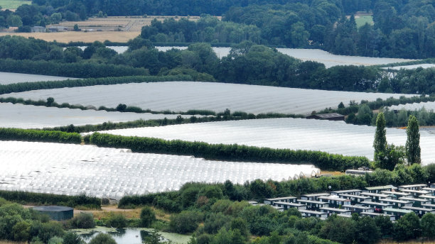 鸟瞰图在农村耕作多道隧道图片下载