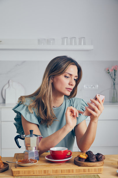 在家工作，股票和银行图片下载