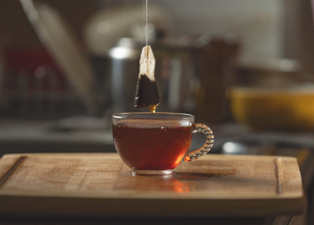 一杯热茶，茶包早上早餐喝复制空间背景工作室图片下载