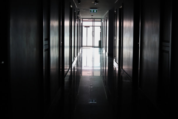 酒店走廊走廊暗色调图片下载