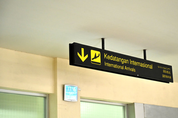 机场的国际到达指示图片下载
