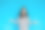 迷人的肖像惊讶的女人在条纹套头衫-惊讶和惊讶的女性模型与手臂延伸-孤立的蓝色背景-完美的表达震惊，惊喜和情感图片下载
