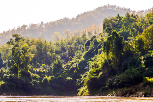 山水在山间，数码照片的画面作为背景图片下载