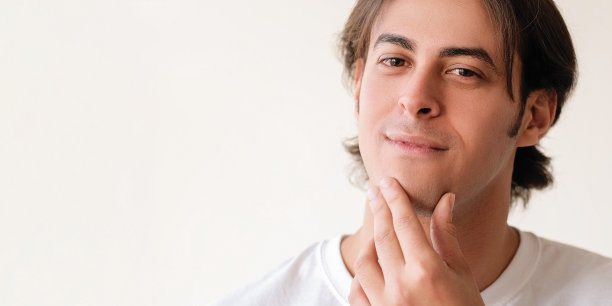 剃须后护理面部修饰男士触摸脸图片下载