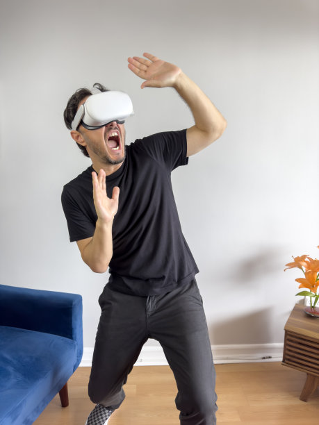 玩VR头显图片下载