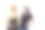 化妆师手里拿着刷子展示她的卡特里娜化妆作品。图片下载