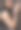 运动的年轻人在深灰色背景下训练图片下载