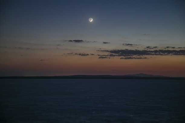 盐湖的月色图片下载