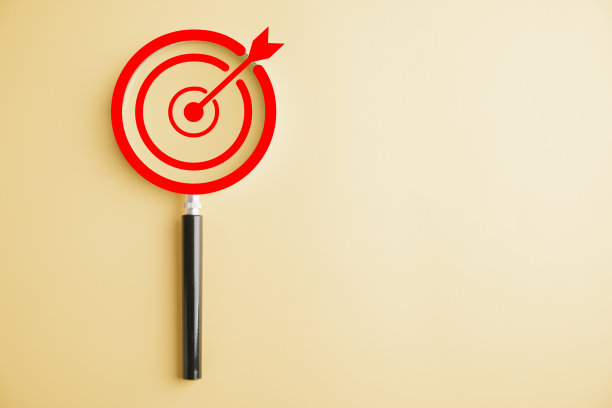 放大镜内的靶板用于聚焦业务目标图片下载