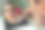 一位欧洲妇女在镜子前化妆。在镜子前化妆。镜子里一个女人的倒影。图片下载