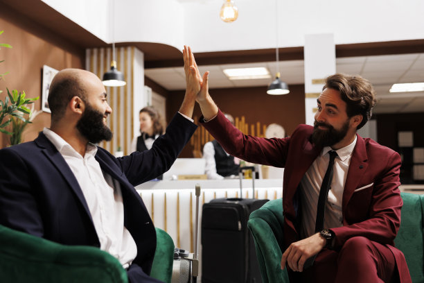 商务人士团队击掌庆祝图片下载