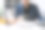 人打字笔记本电脑和平板电脑与SDK图标在虚拟屏幕上。SDK软件开发工具箱中的办公概念编程语言技术。图片下载