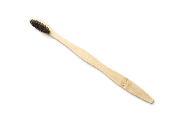 木制牙刷孤立在白色背景上，俯视图图片下载