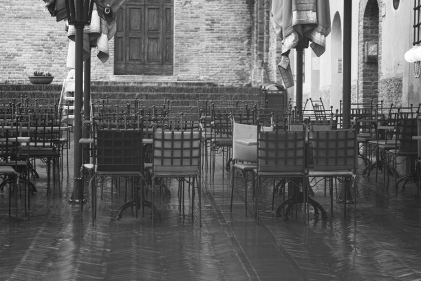 下雨天的咖啡馆图片下载