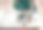 一个小女孩在画镜框。图片下载