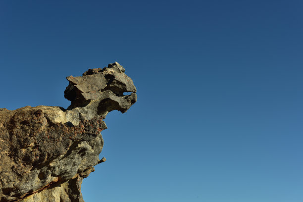 西开普省Cederberg山脉的岩石特写，经过数百万年的风和水的雕刻，看起来像龙的脸图片下载