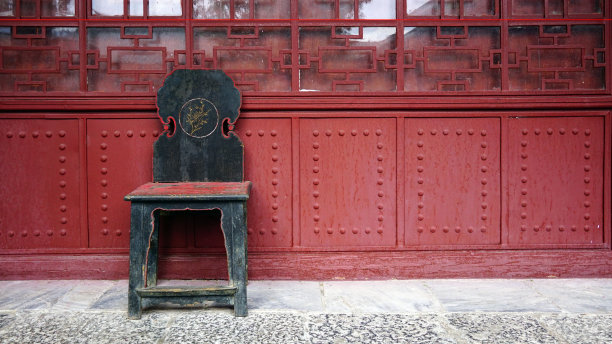 古老而传统的木椅图片下载