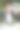 快乐的现代女工在现代绿色办公室吃沙拉图片下载