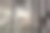 窗框后面的碎玻璃。图片下载