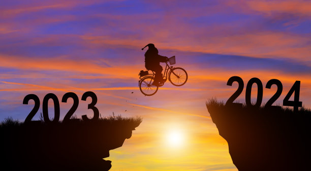 欢迎与剪影圣诞老人在2024年圣诞快乐和新年快乐。图片下载