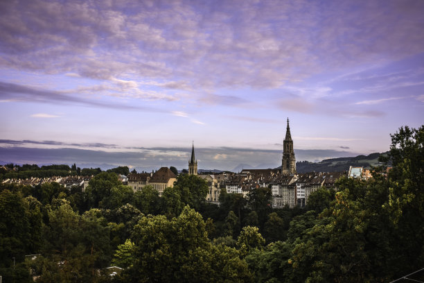 伯尔尼老城的五彩黄昏图片下载