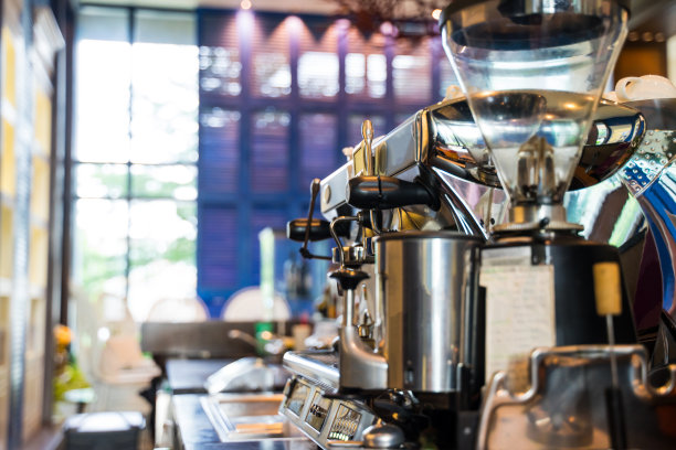 自动咖啡机。在咖啡店里。电动厨房不锈钢侧视图图片下载