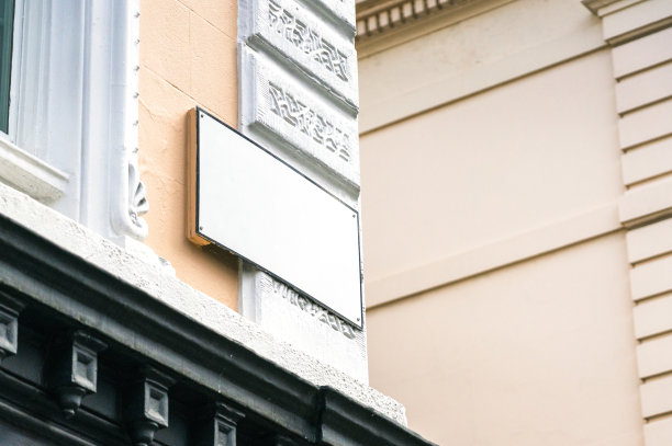 空荡荡的白色街道指示牌，英国伦敦图片下载