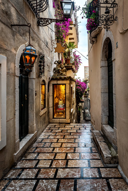 陶尔米纳狭窄的小巷，西西里岛图片下载