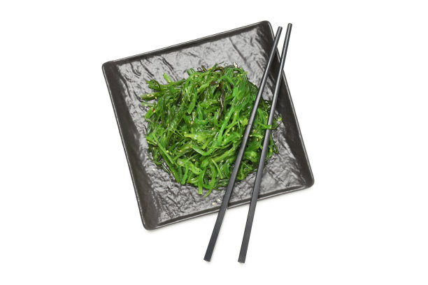 日本料理的概念，Chuka沙拉，孤立的白色背景图片下载