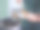 一对年轻夫妇在厨房做牛排的特写镜头。图片下载