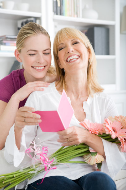 妈妈在看卡片图片下载