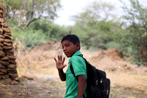 回到学校图片下载