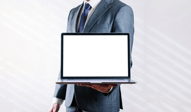 Man笔记本电脑屏幕模型。商人拿着笔记本。白色背景上的空白模拟计算机屏幕。监控模拟模板。图片下载