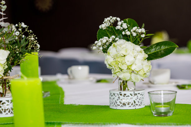 一种婚礼餐桌的摆设图片下载