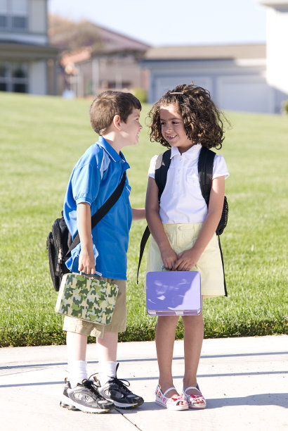 步行去学校图片下载