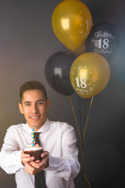 18岁生日快乐画像图片下载