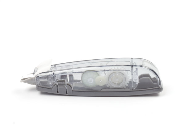 修正带是隔离在白色背景上的学校用品或办公工具。图片下载