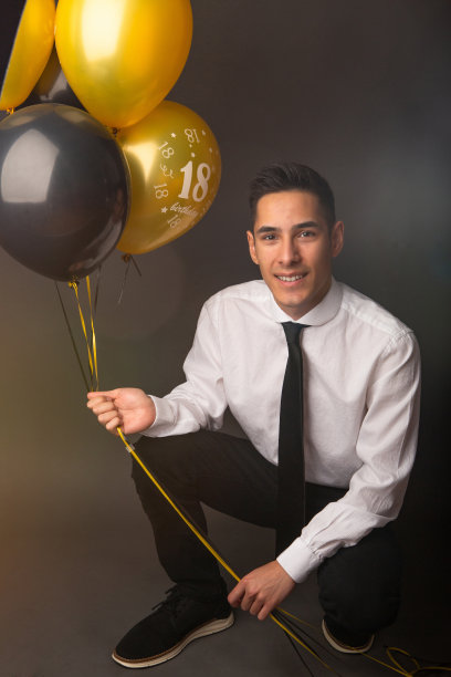 18岁生日快乐画像图片下载