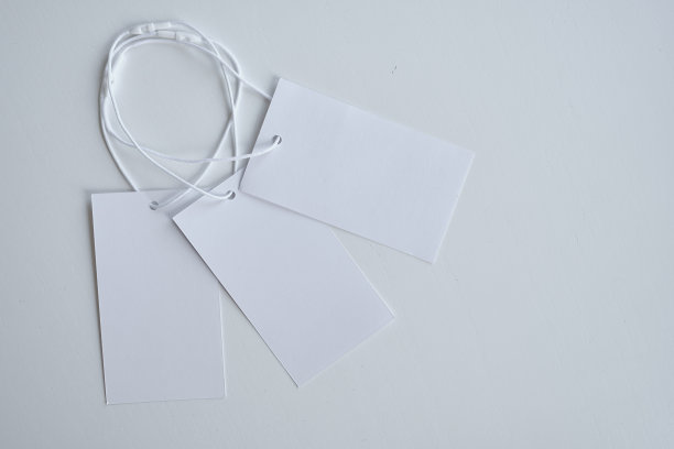 空标签生态白色哑光标签上的浅色背景。环保标签概念。布局。测试空间图片下载