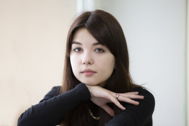 美丽的少女特写。15岁的女孩。图片下载