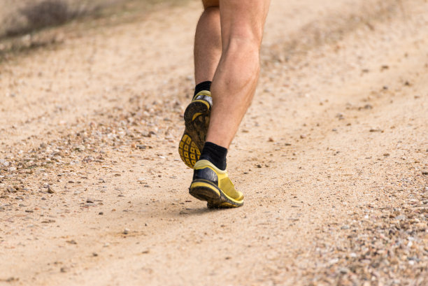 跑步者纤维状的腿图片下载