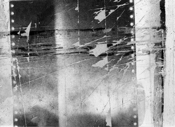 脏的印迹破坏的工作板-向量抽象艺术背景与可见的切沟，印刷不良的纸，油墨脏，擦伤垃圾喷涂表面-老式纸与许多变色图片下载