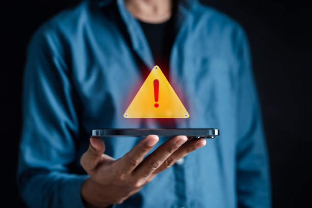 系统警告警示标志符号剪纸。通知错误和维护概念。对计算机网络的网络攻击。网络安全漏洞，数据泄露，非法连接。图片下载