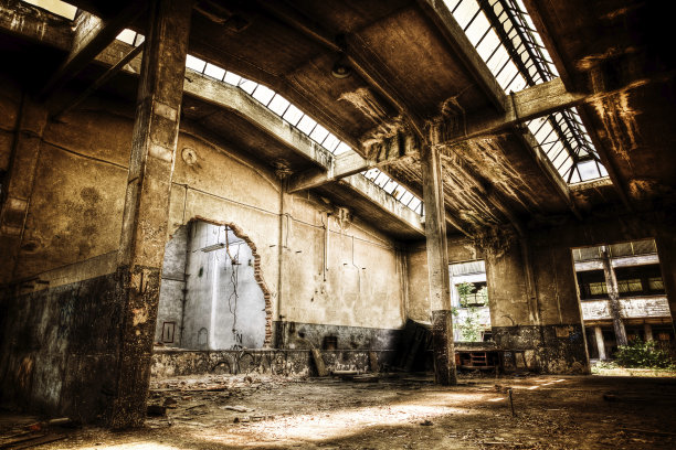 废弃的工厂，废弃的建筑，腐烂的图片下载
